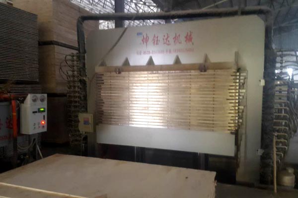 2500*1300*42mm家具板熱壓機 2500*1300*42mm家具板熱壓機