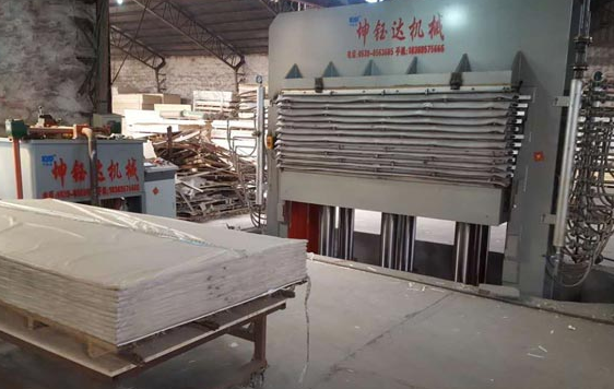 坤鈺達(dá)熱壓機(jī) 坤鈺達(dá)熱壓機(jī)