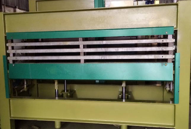 熱壓機(jī) 熱壓機(jī)